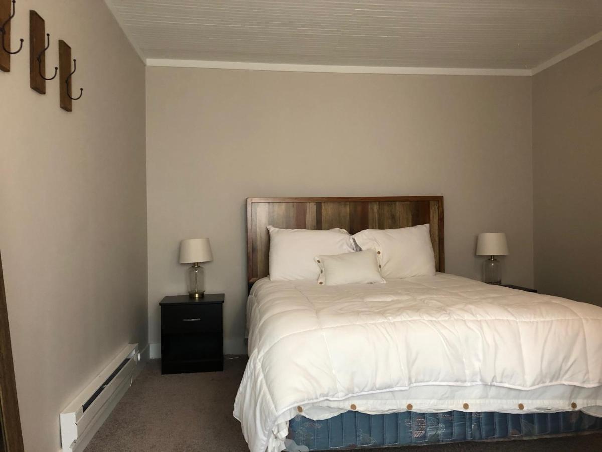 Updated + Clean Motel Room At The Base Of Mt Hood! Mount Hood Village Room photo