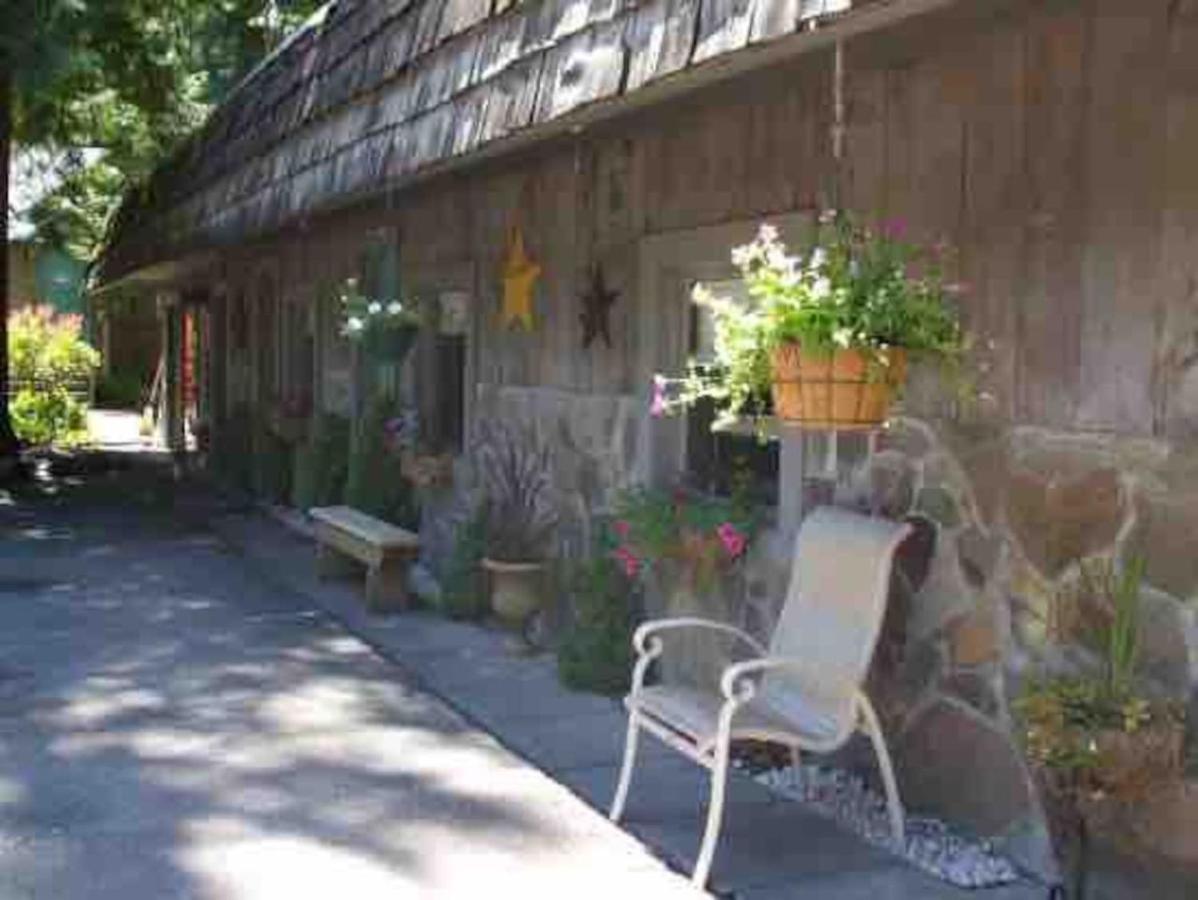 Updated + Clean Motel Room At The Base Of Mt Hood! Mount Hood Village Exterior photo